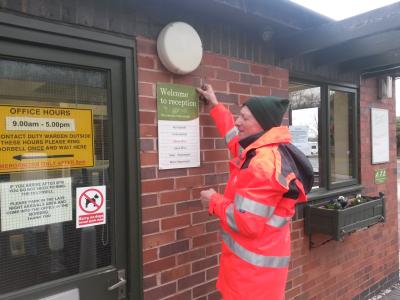 Angekommen - Namensschilder anbringen